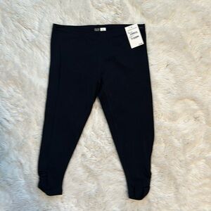 NWT! Cropped BP leggings w/ruching at bottom of side seams. Black, size M.